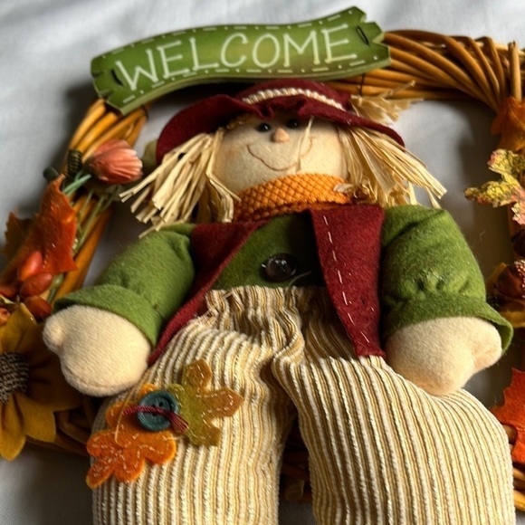 Halloween Scarecrow Wreath - Picture 4 of 6